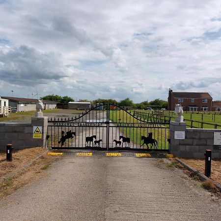 Braemar Equestrian, East Riding Of Yorkshire Hotel Burton Pidsea Екстериор снимка